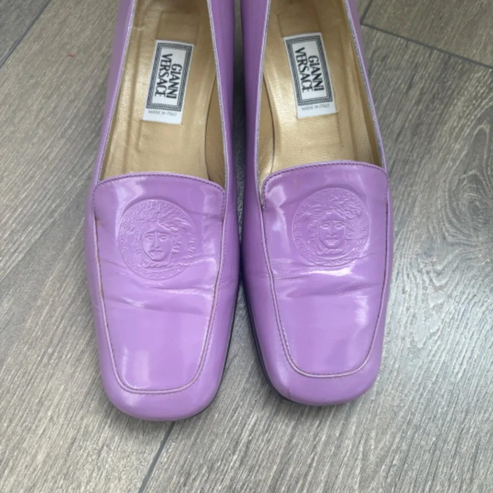 versace-shoes-gianni-versace-vintage-patent-leather-medusa-logo-low